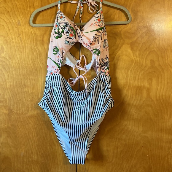 NWT Cupshe Swimsuit. Size XXL - Picture 3 of 10